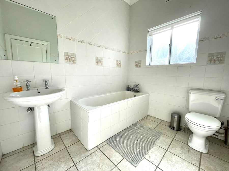 To Let 2 Bedroom Property for Rent in Bantry Bay Western Cape